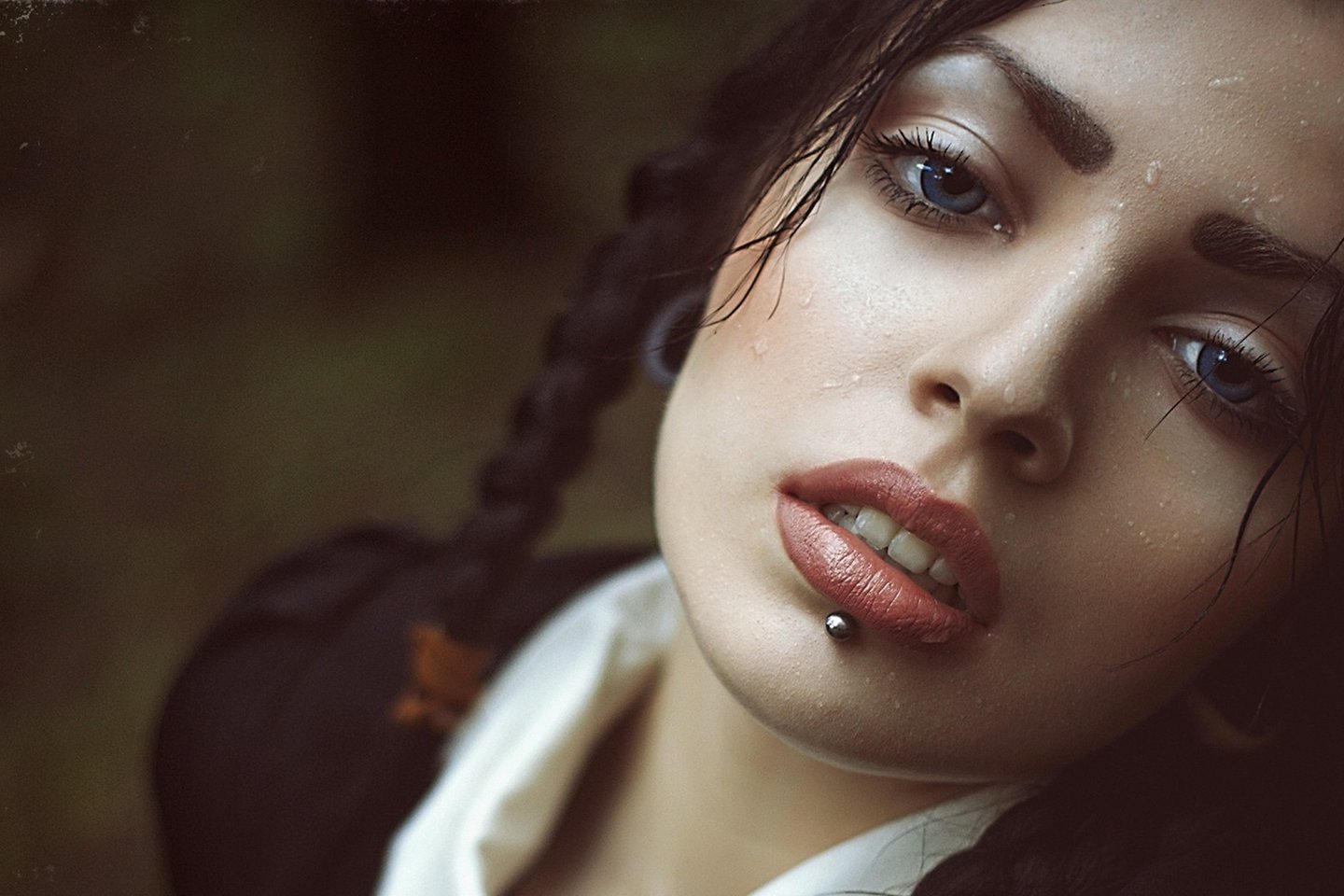 2930338-women-model-face-brunette-open-mouth-piercing-braids-pigtails-blue-eyes-water-drops-wet-depth-of-field___people-wallpapers.jpg