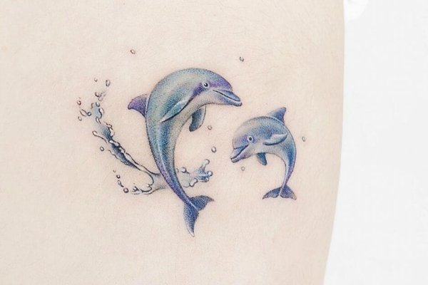 Aesthetic-And-Colorful-Dolphin-Tattoo-Designs-939x1024