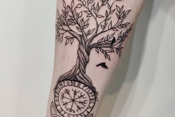 Black-White-Yggdrasil-Tattoo-1024x1024
