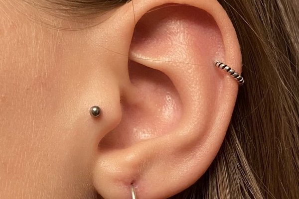 Tragus21