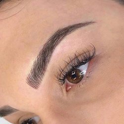 Szálas szemöldök  tetoválás