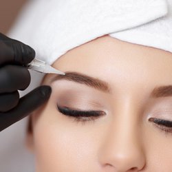 Szemöldök tetoválás