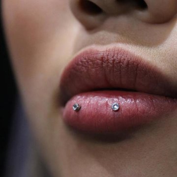 horizontal-labret-lip-piercing-jewelry.jpg