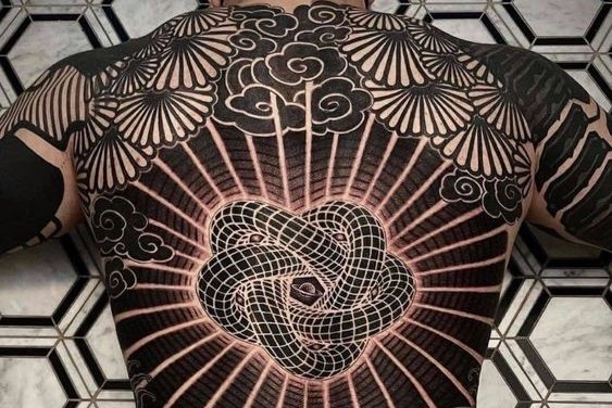 мужские тату на спине (30)