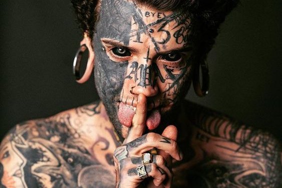 тату на глазном яблоке (3)