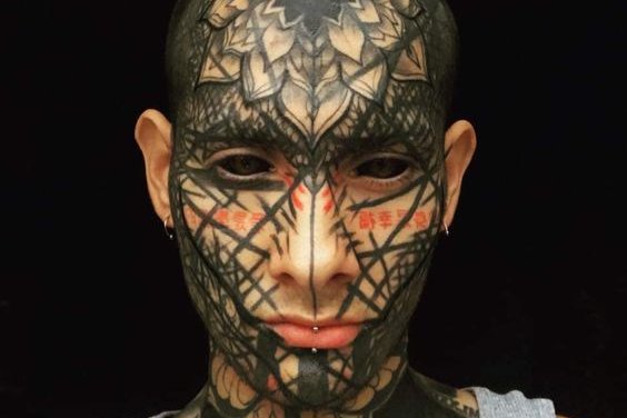 тату на глазном яблоке (5)