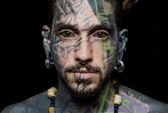 тату на глазном яблоке (1)